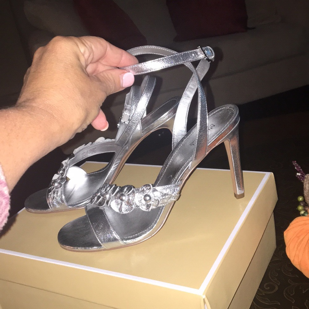MICHAEL MICHAEL KORS ANKLE STRAP HEELS